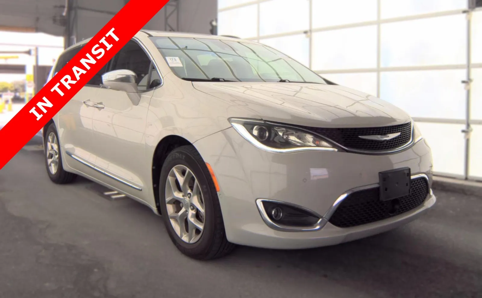 2019 Chrysler Pacifica Limited's photo