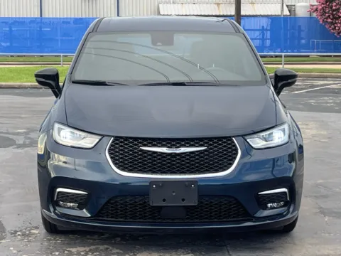More photos of 2025 Chrysler Pacifica Select at Auto Boutique Texas, TX