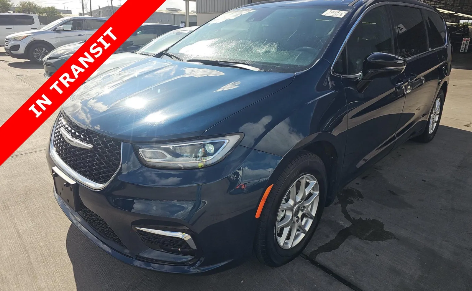 2025 Chrysler Pacifica Select's photo