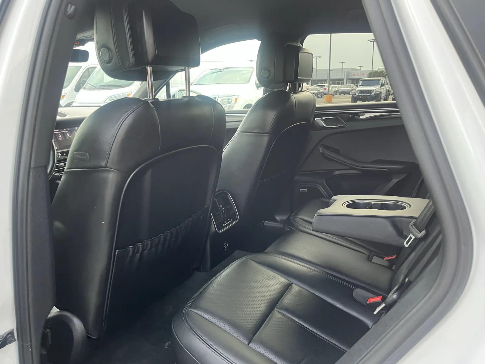 Porsche Macan photo 27