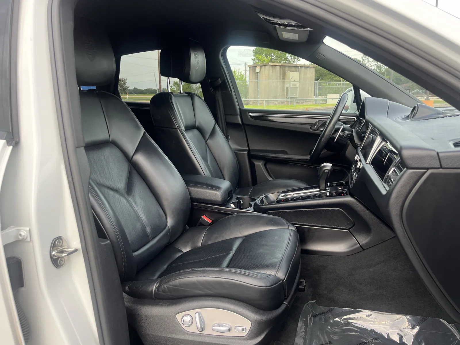 Porsche Macan photo 25