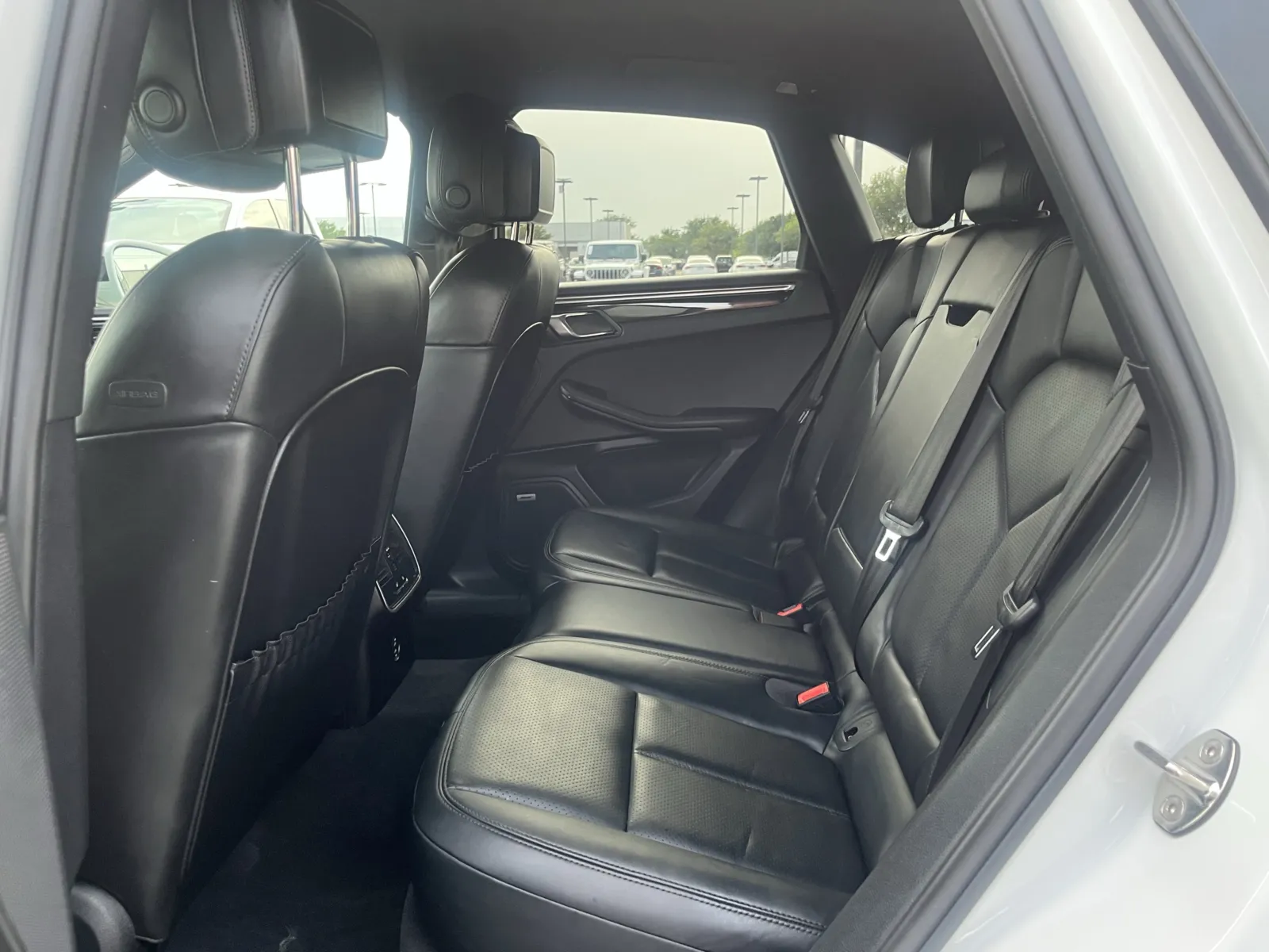 Porsche Macan photo 26