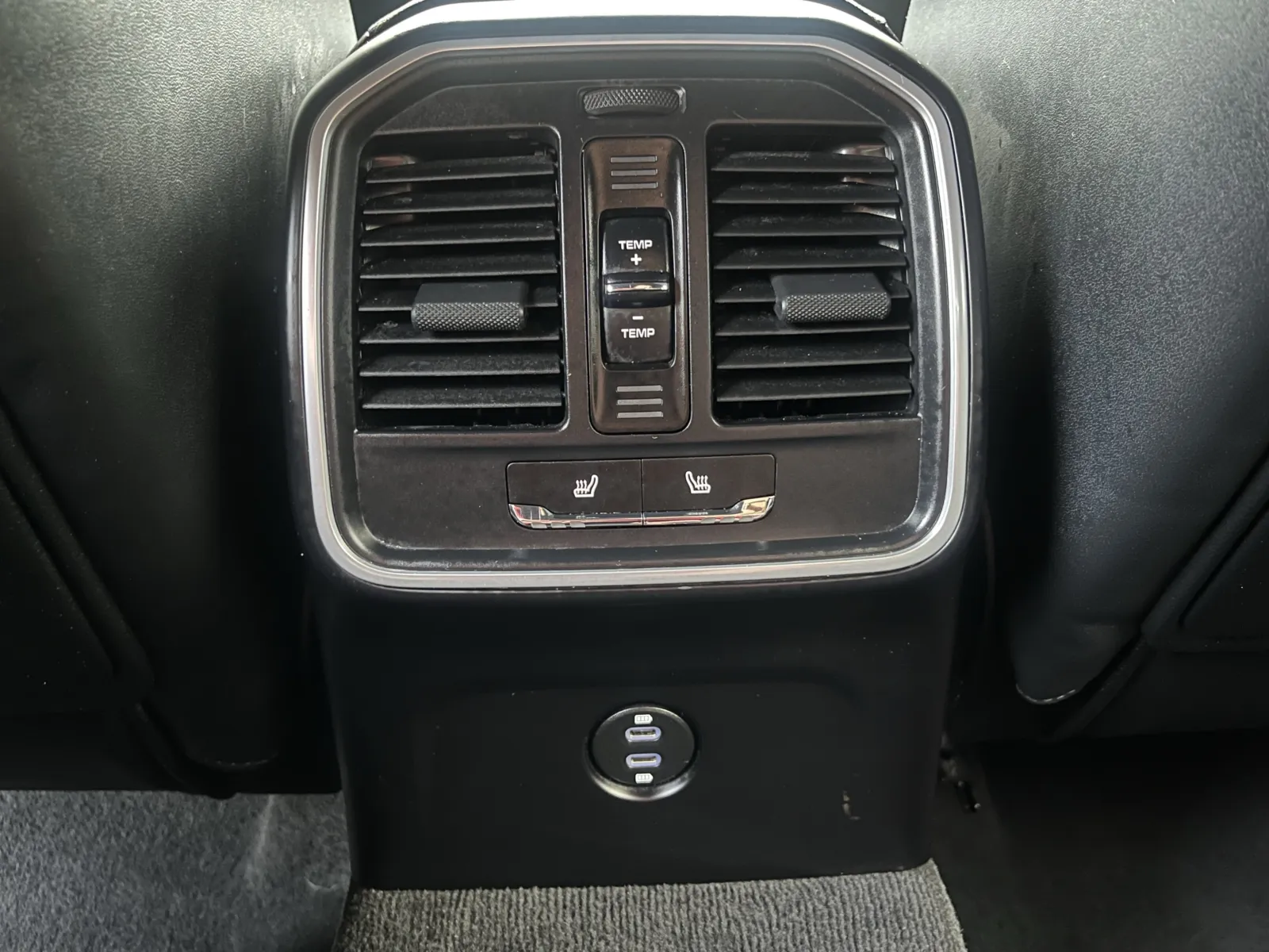 Porsche Macan photo 23
