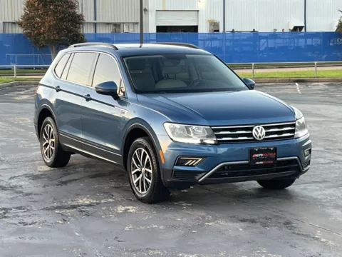 Another view of 2019 Volkswagen Tiguan SEL for sale in Alvin, TX at Auto Boutique Texas