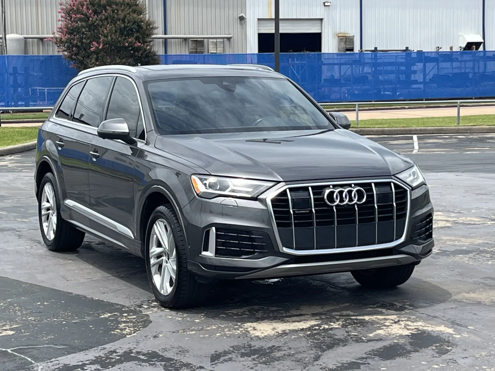 Audi Q7 photo 2