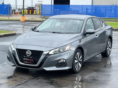 Another view of 2022 Nissan Altima 2.5 SV for sale in Alvin, TX at Auto Boutique Texas