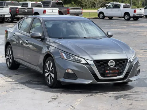 Photos of 2022 Nissan Altima 2.5 SV for sale in Alvin, TX at Auto Boutique Texas