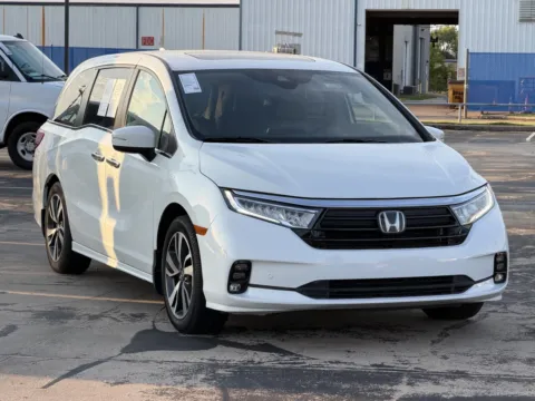 Photos of 2021 Honda Odyssey Touring for sale in Alvin, TX at Auto Boutique Texas
