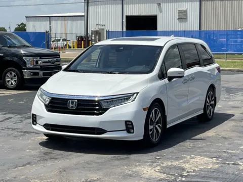 Photos of 2021 Honda Odyssey Touring for sale in Alvin, TX at Auto Boutique Texas