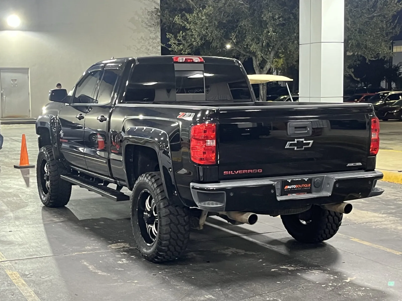Chevrolet Silverado photo 8