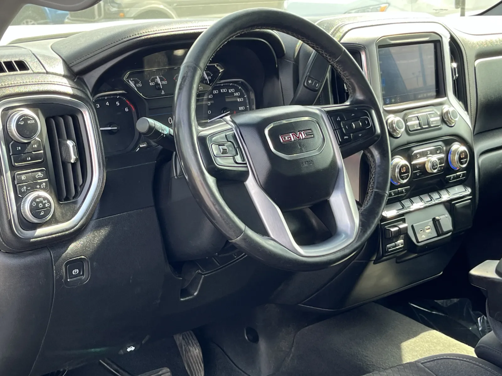 GMC Sierra photo 11