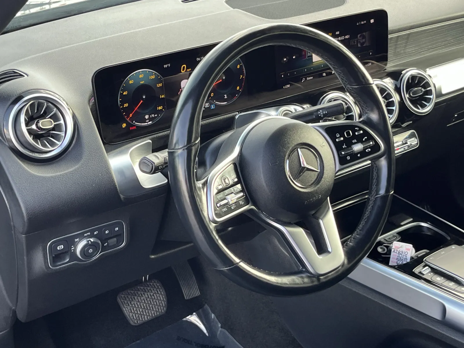 Mercedes-Benz GLB photo 13