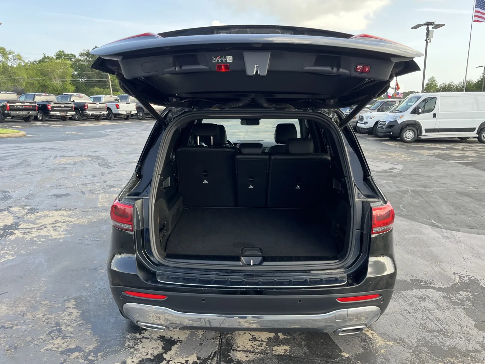 Mercedes-Benz GLB photo 9