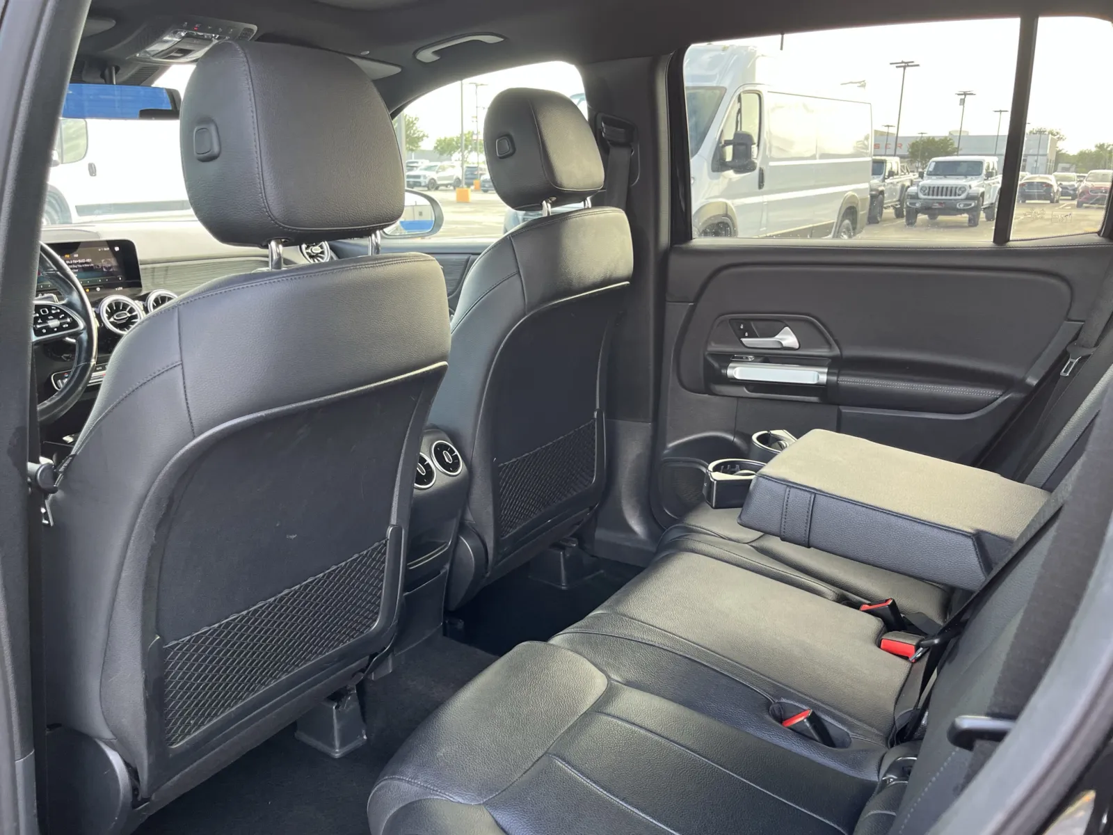 Mercedes-Benz GLB photo 29