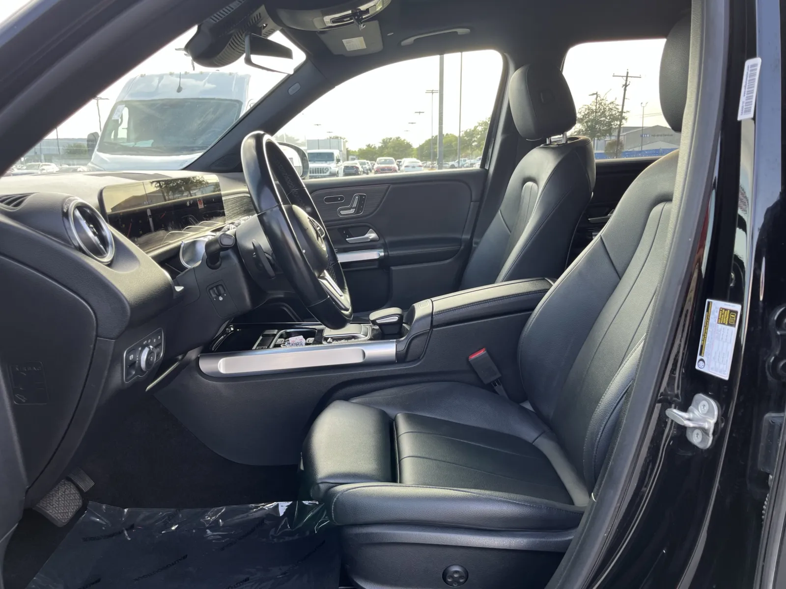 Mercedes-Benz GLB photo 26