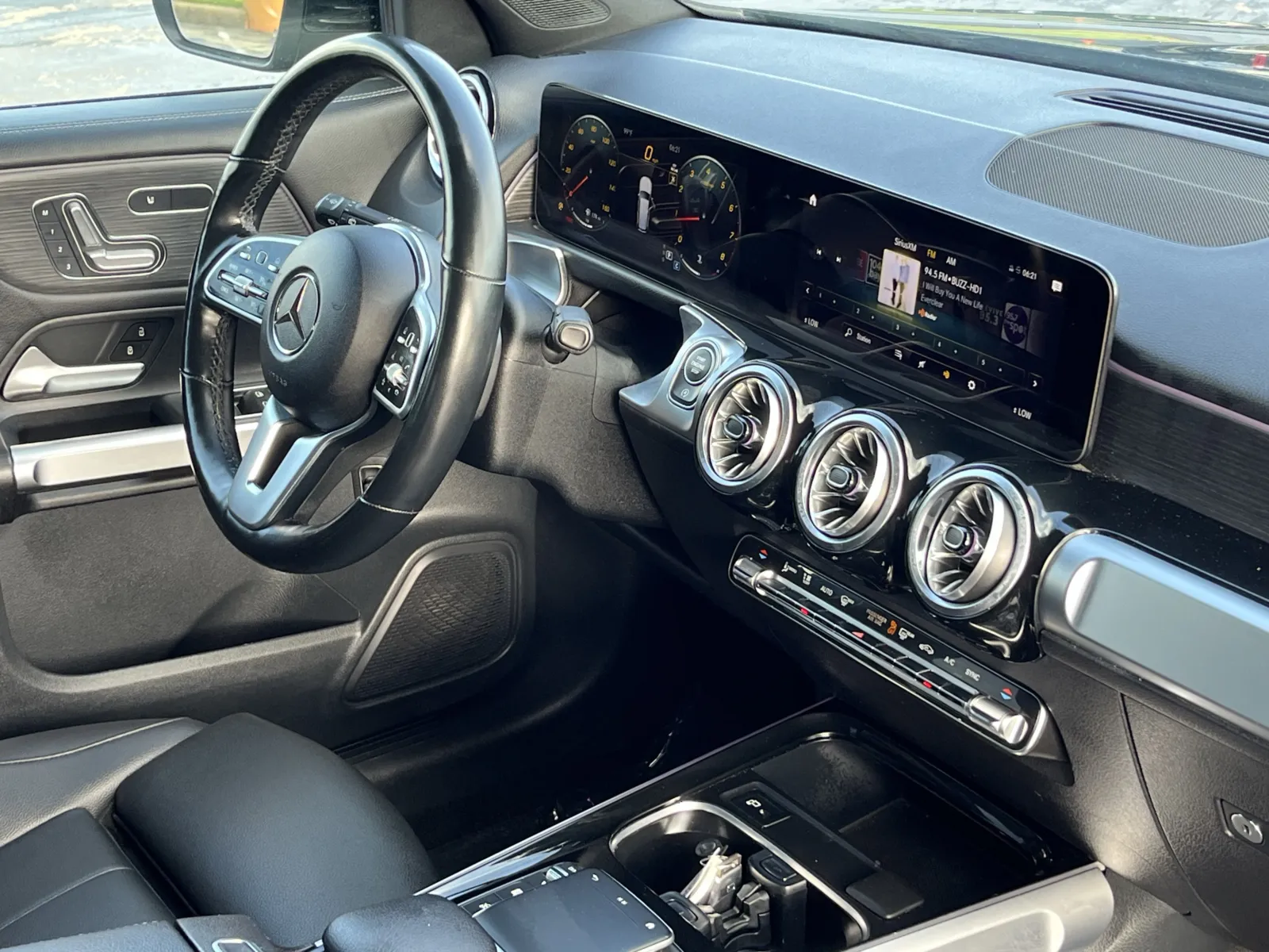 Mercedes-Benz GLB photo 14