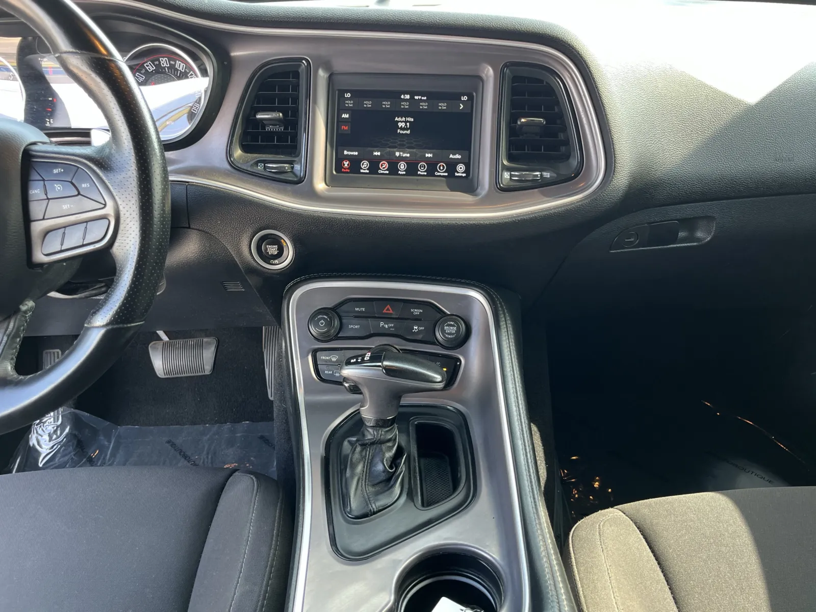 Dodge Challenger photo 22