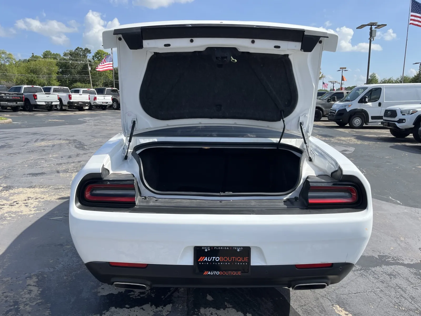 Dodge Challenger photo 10