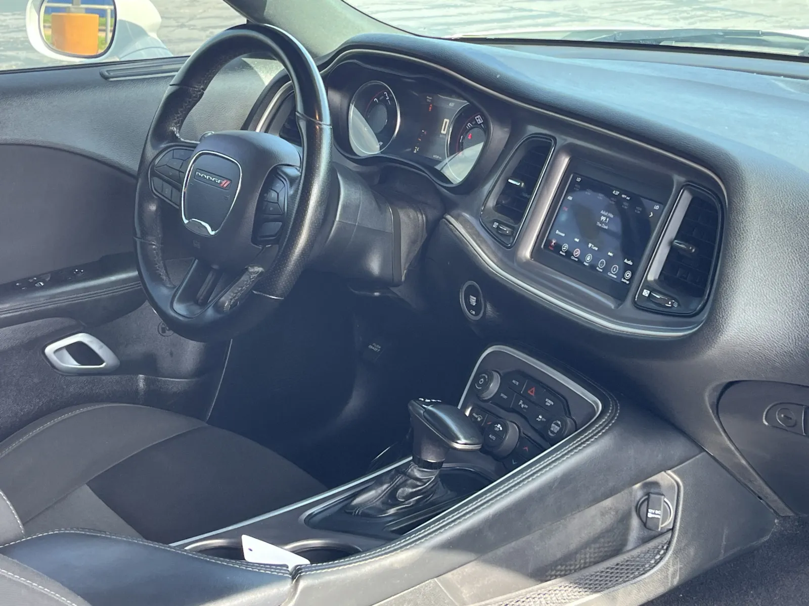 Dodge Challenger photo 13