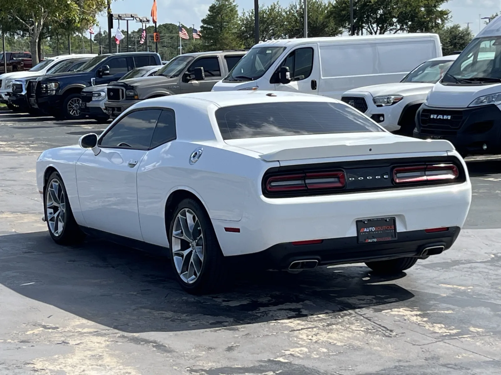 Dodge Challenger photo 8