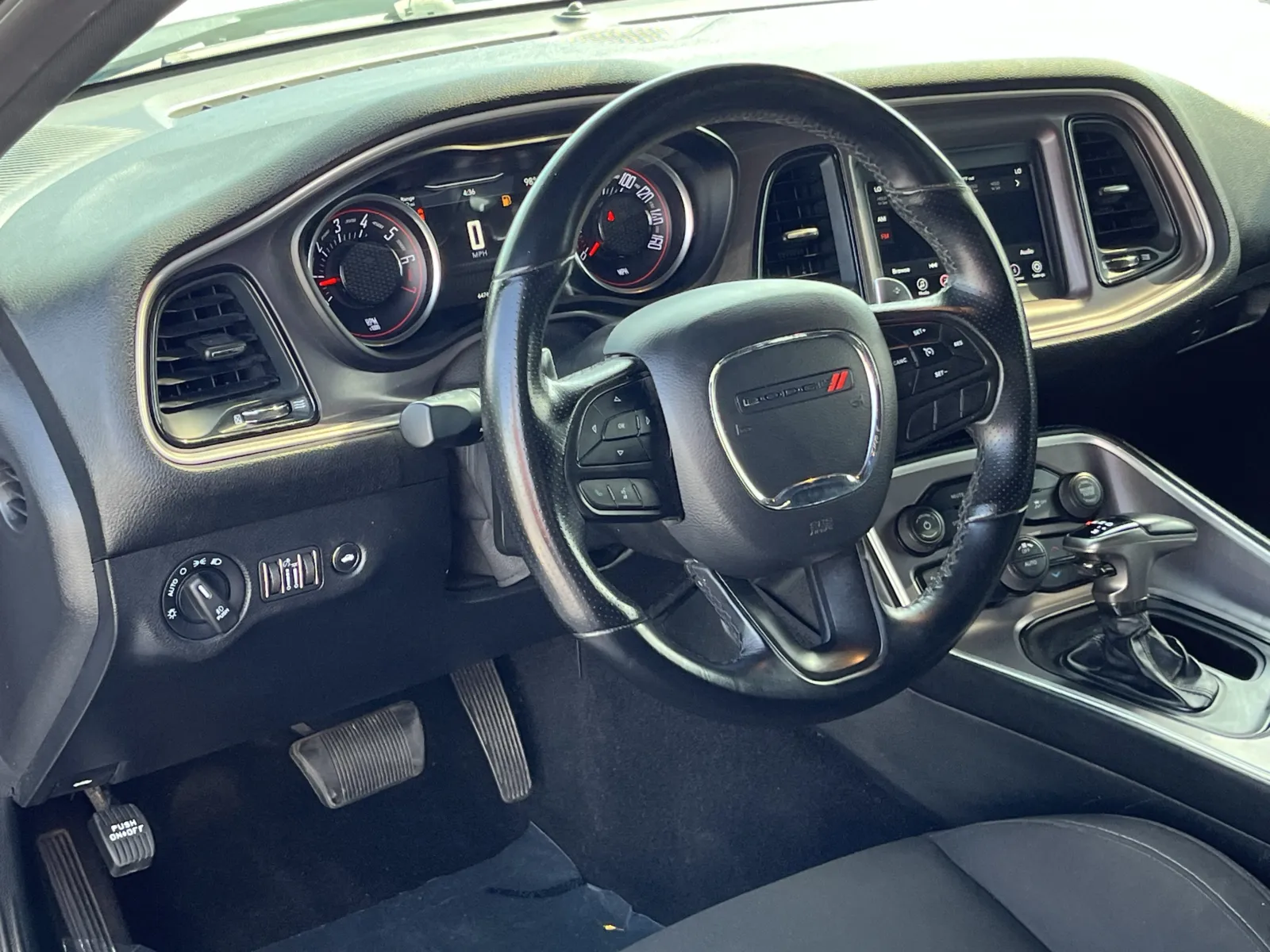 Dodge Challenger photo 12