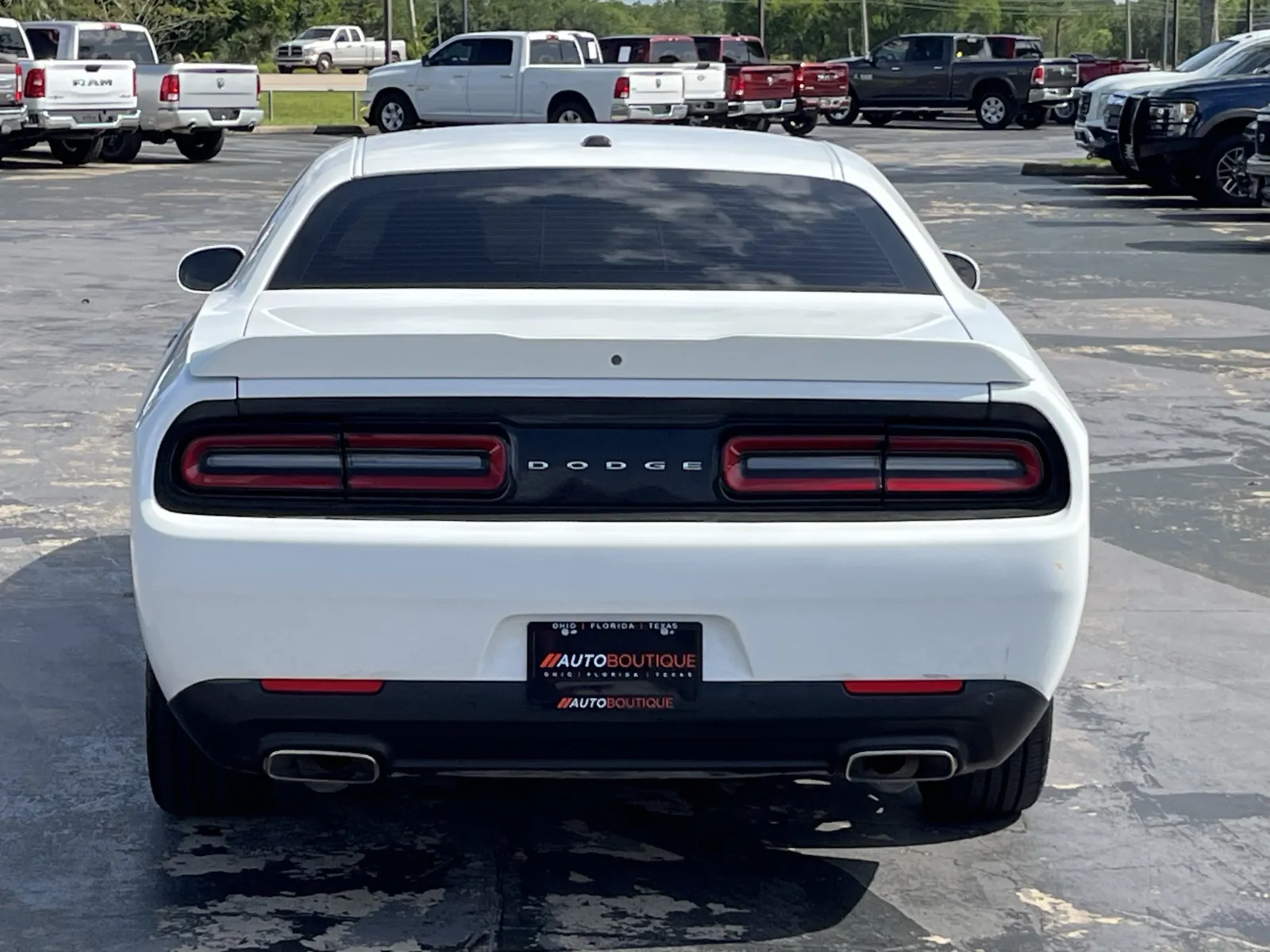 Dodge Challenger photo 6