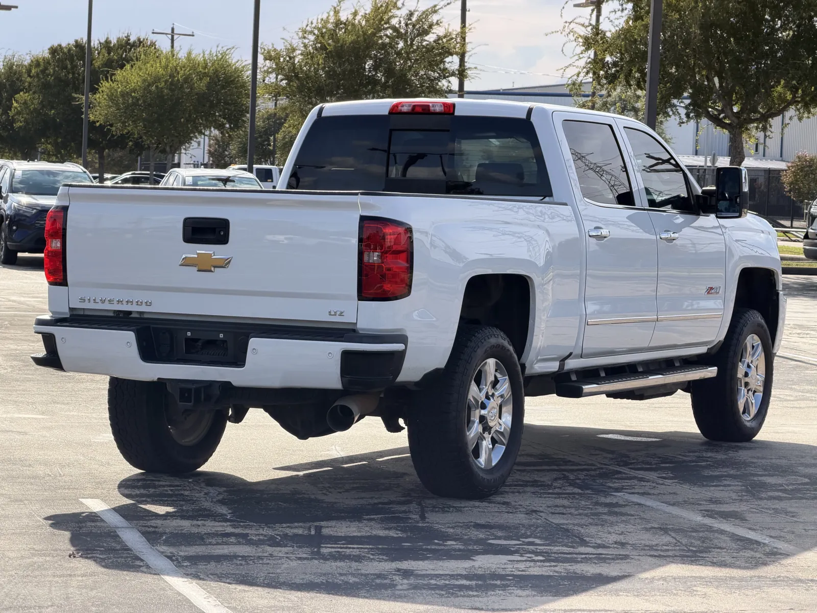 Chevrolet Silverado photo 16
