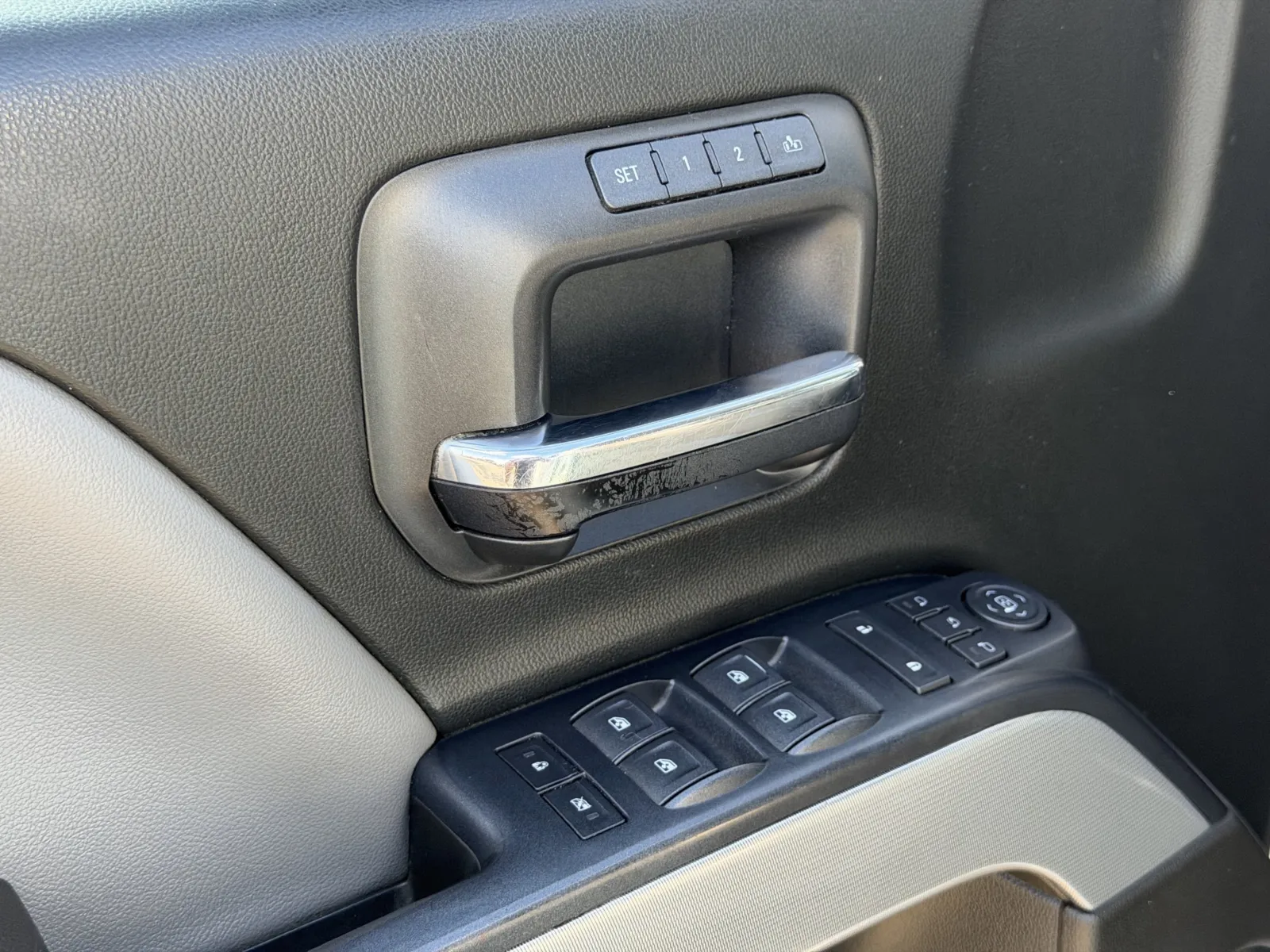 Chevrolet Silverado photo 22