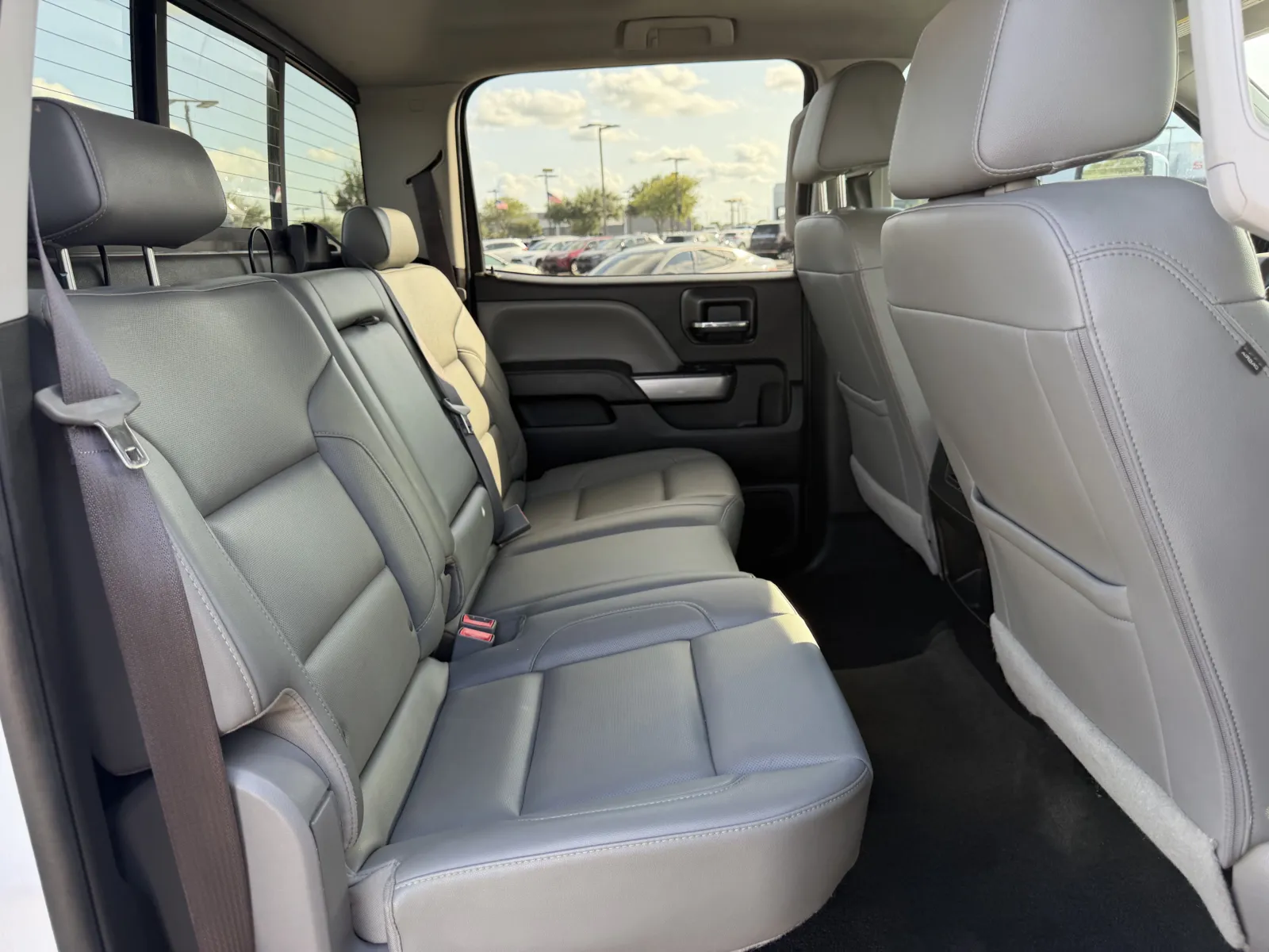 Chevrolet Silverado photo 25