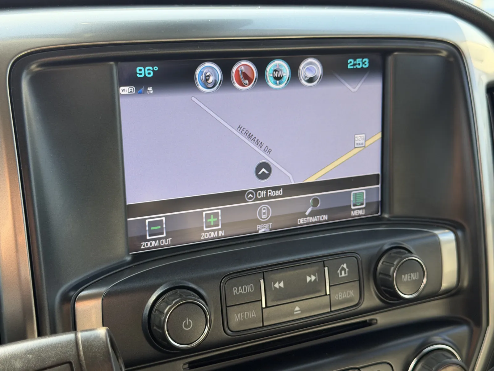 Chevrolet Silverado photo 10