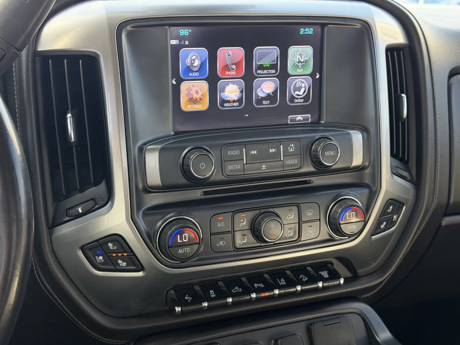 Chevrolet Silverado photo 21
