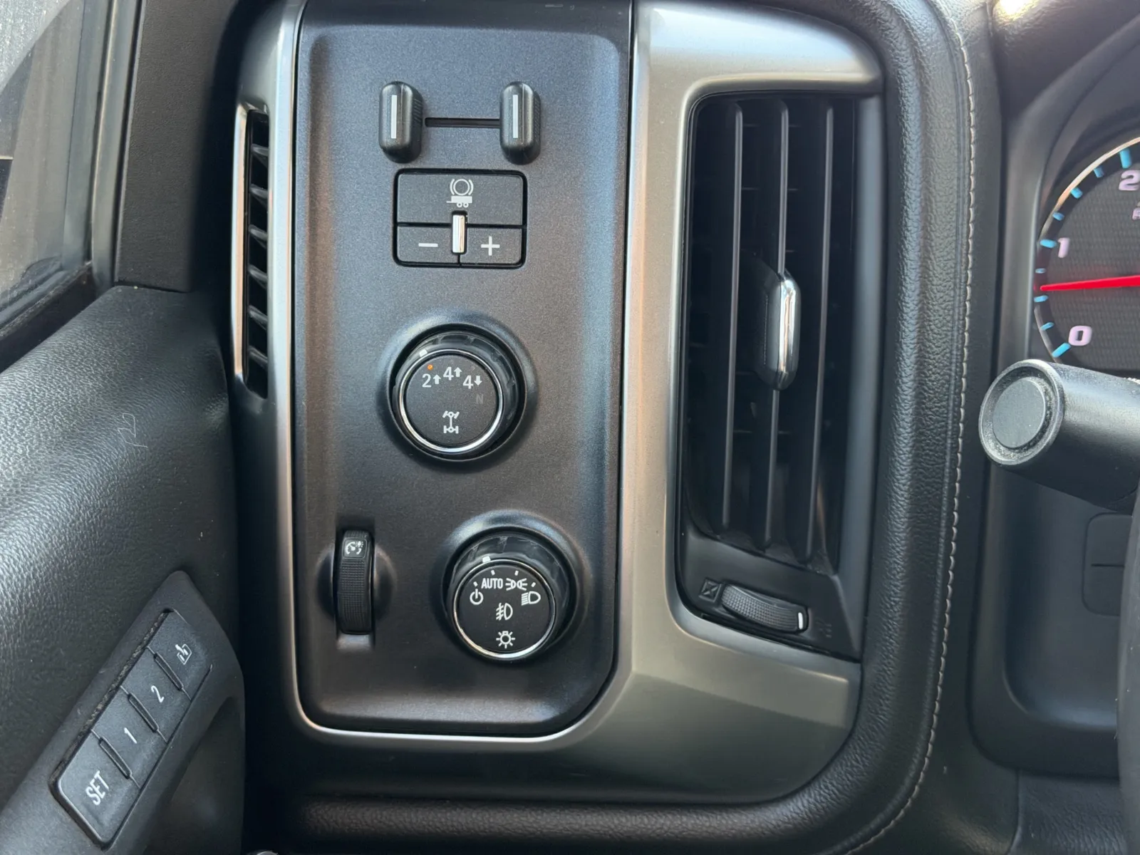 Chevrolet Silverado photo 12