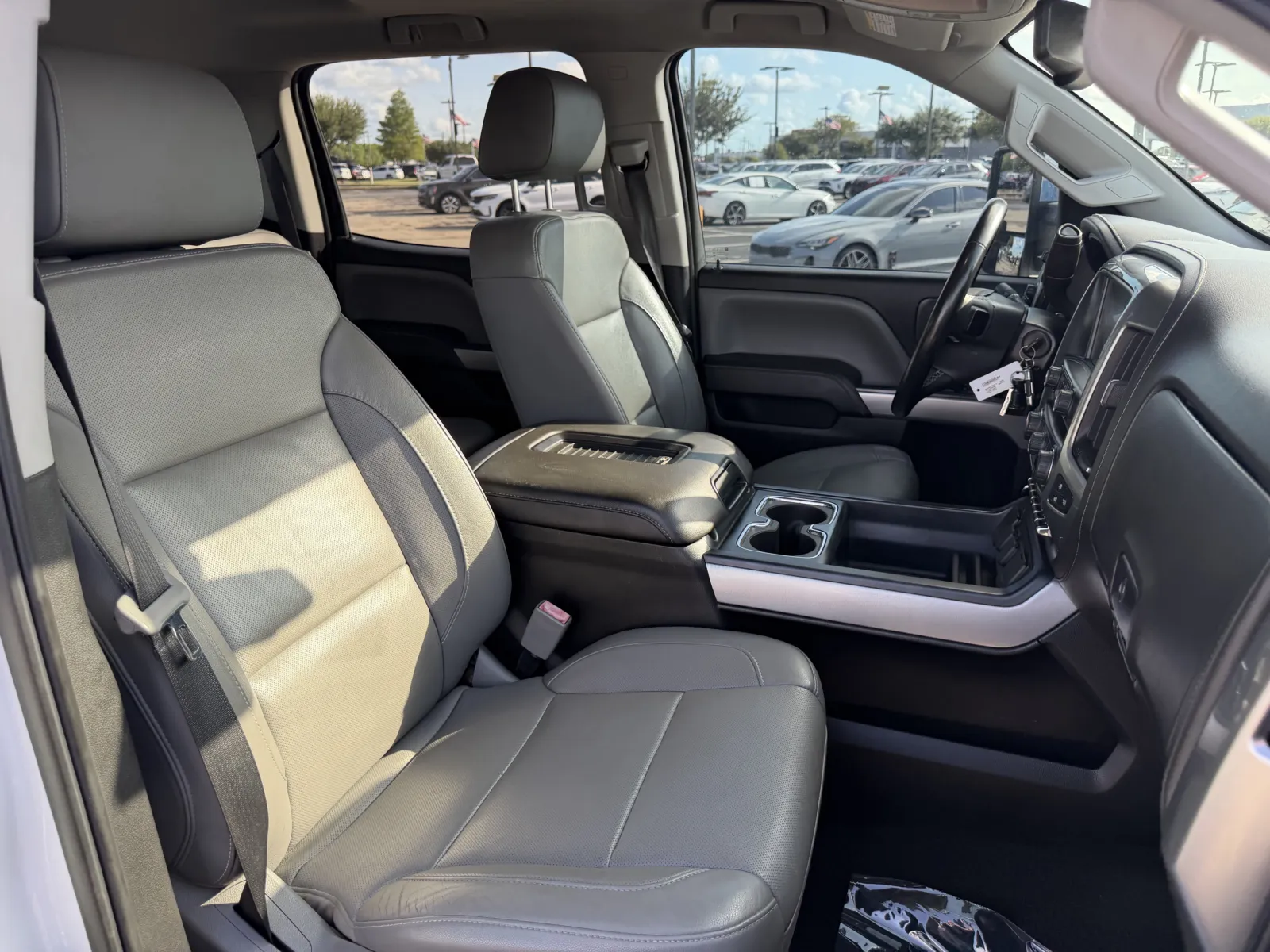 Chevrolet Silverado photo 24