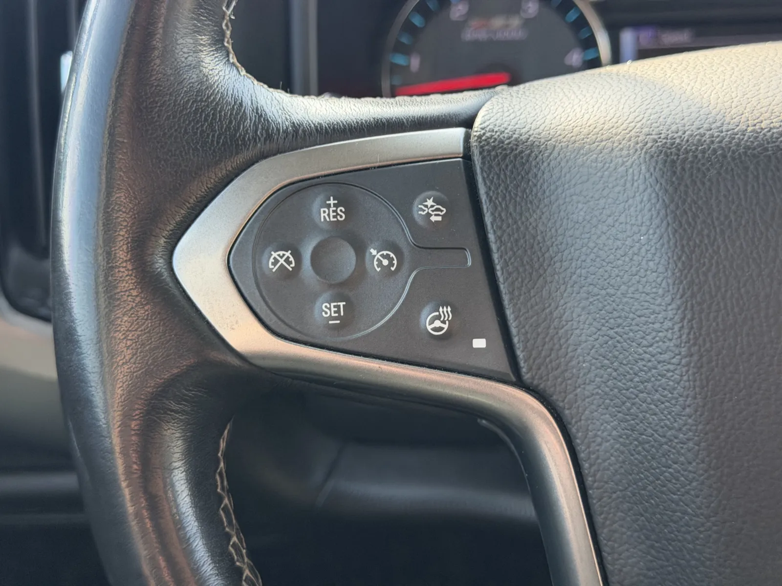 Chevrolet Silverado photo 7