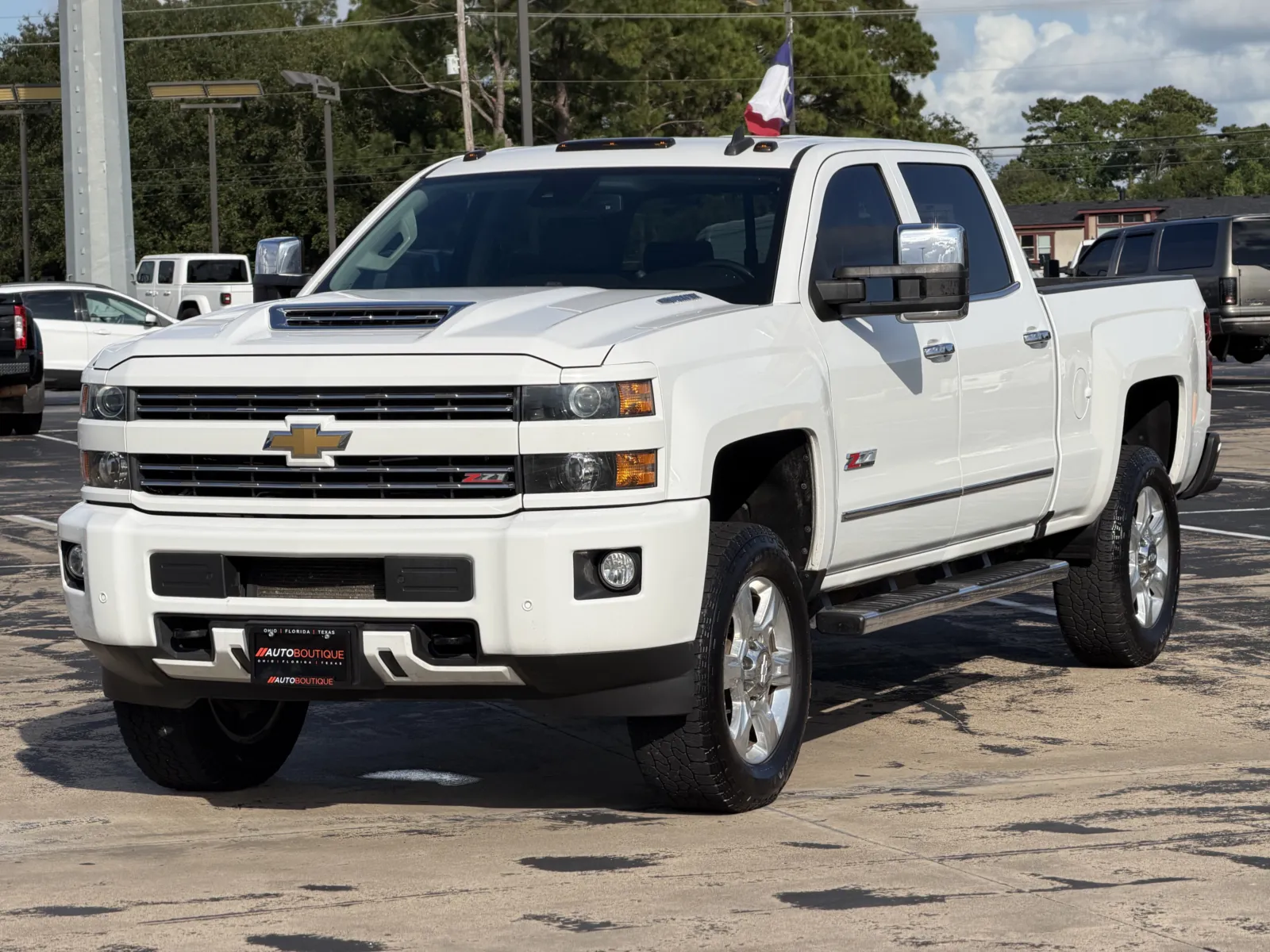 Chevrolet Silverado photo 3
