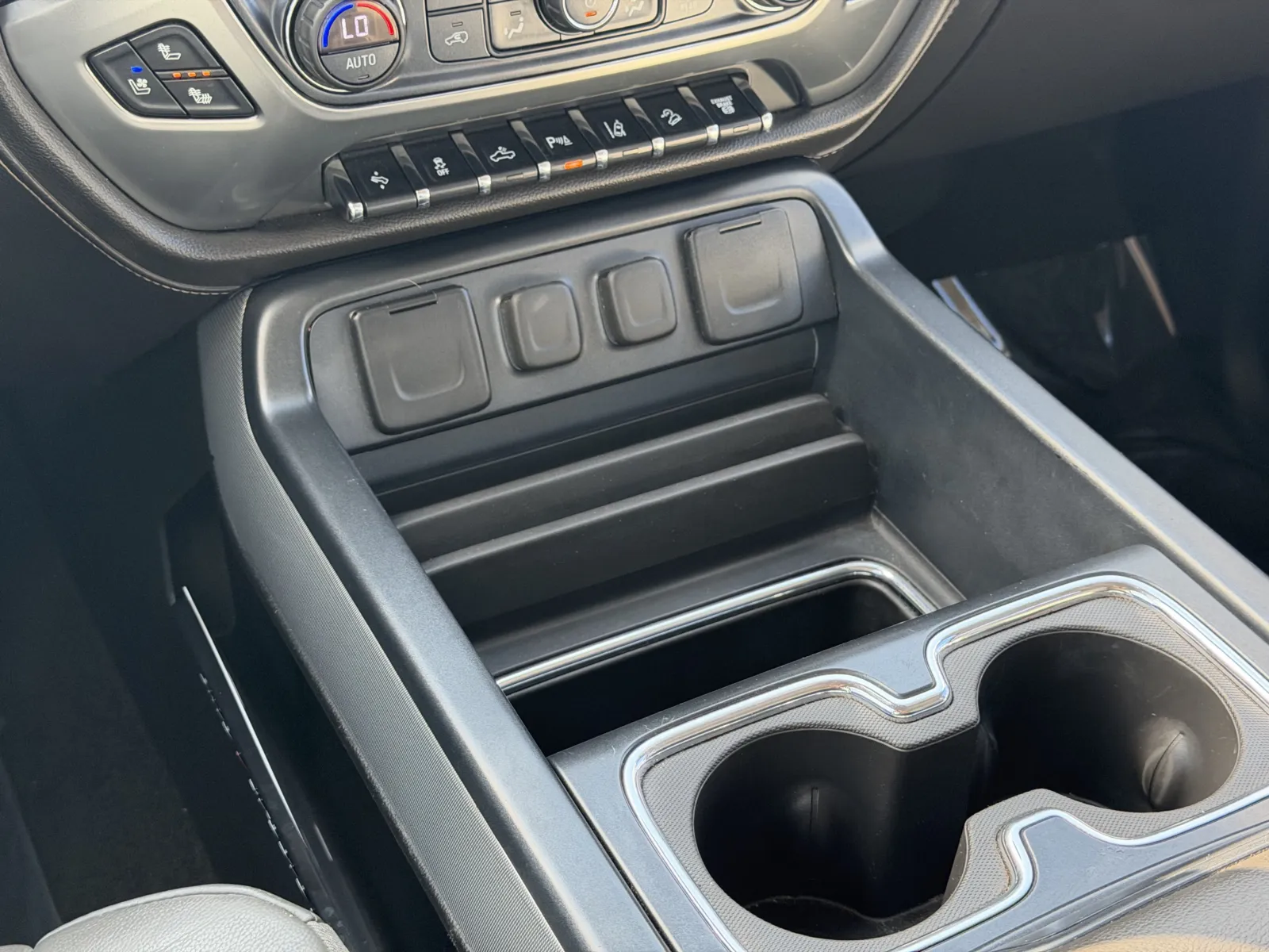 Chevrolet Silverado photo 11