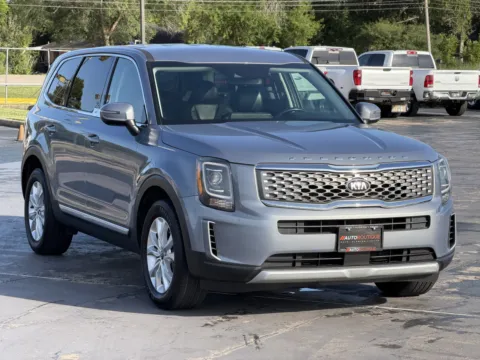 Photos of 2020 Kia Telluride LX for sale in Alvin, TX at Auto Boutique Texas