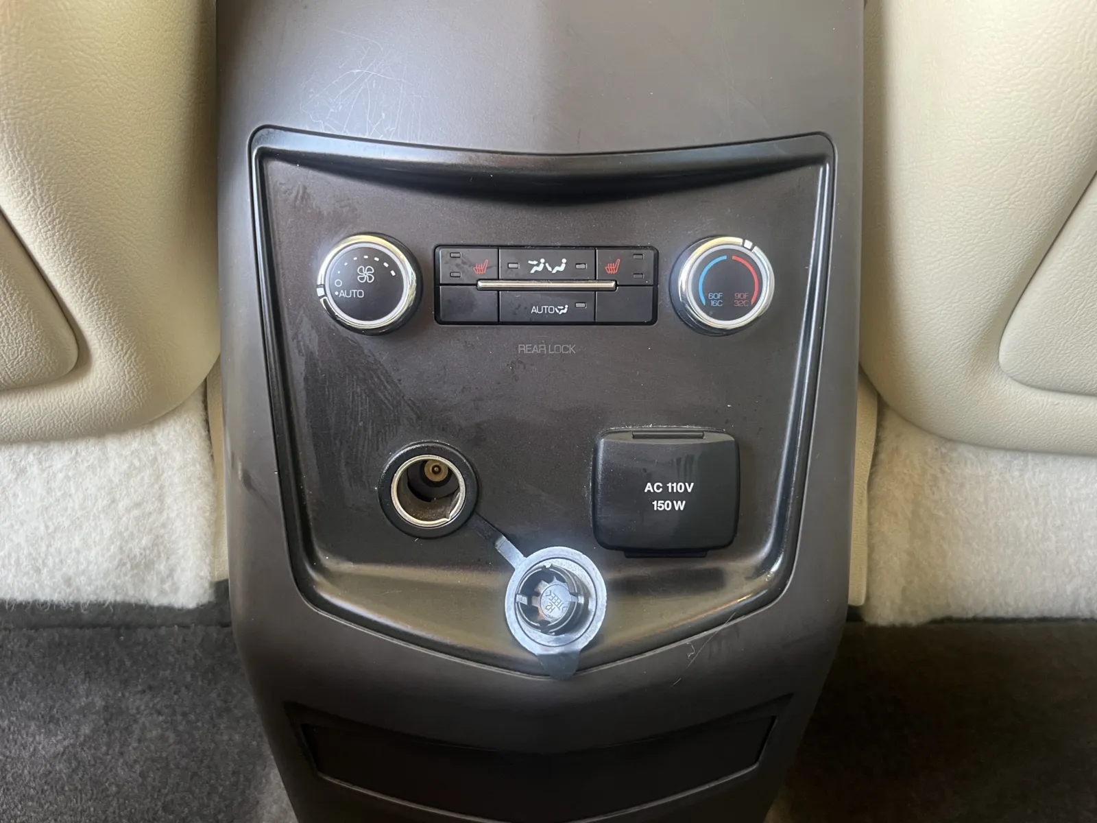 Lincoln MKT photo 27