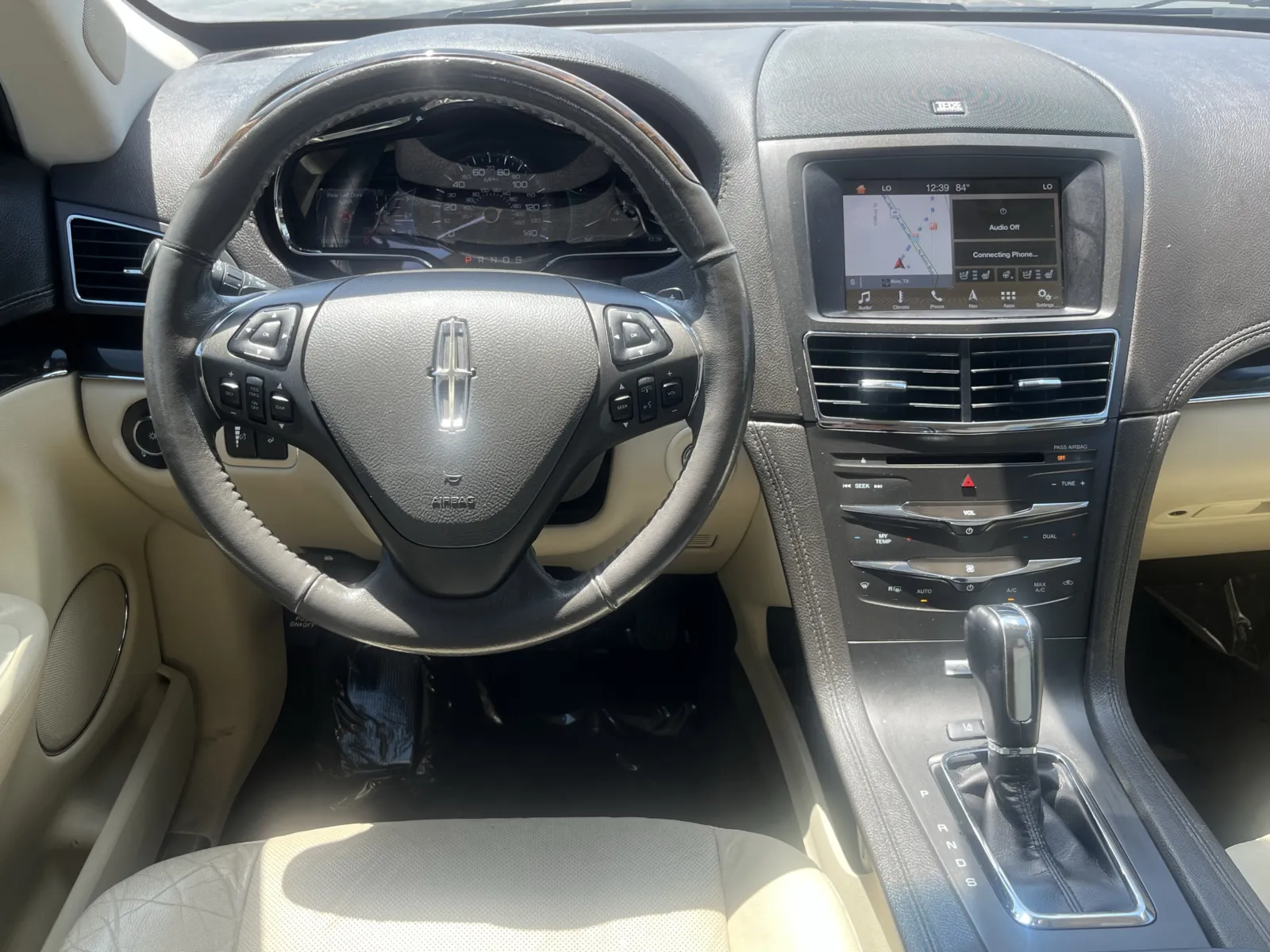 Lincoln MKT photo 17