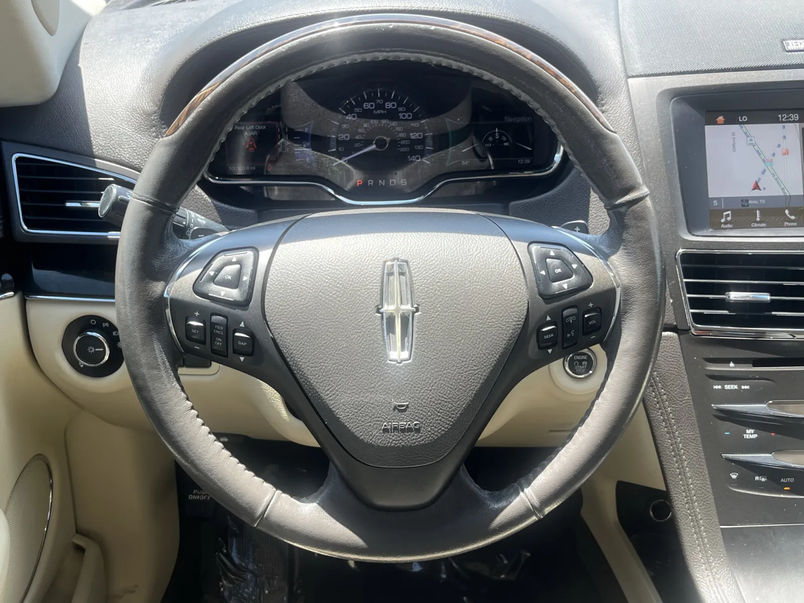 Lincoln MKT photo 18