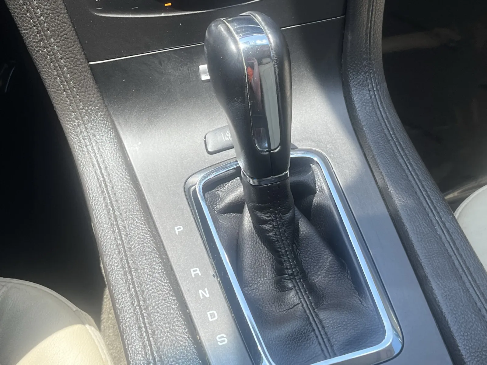Lincoln MKT photo 22
