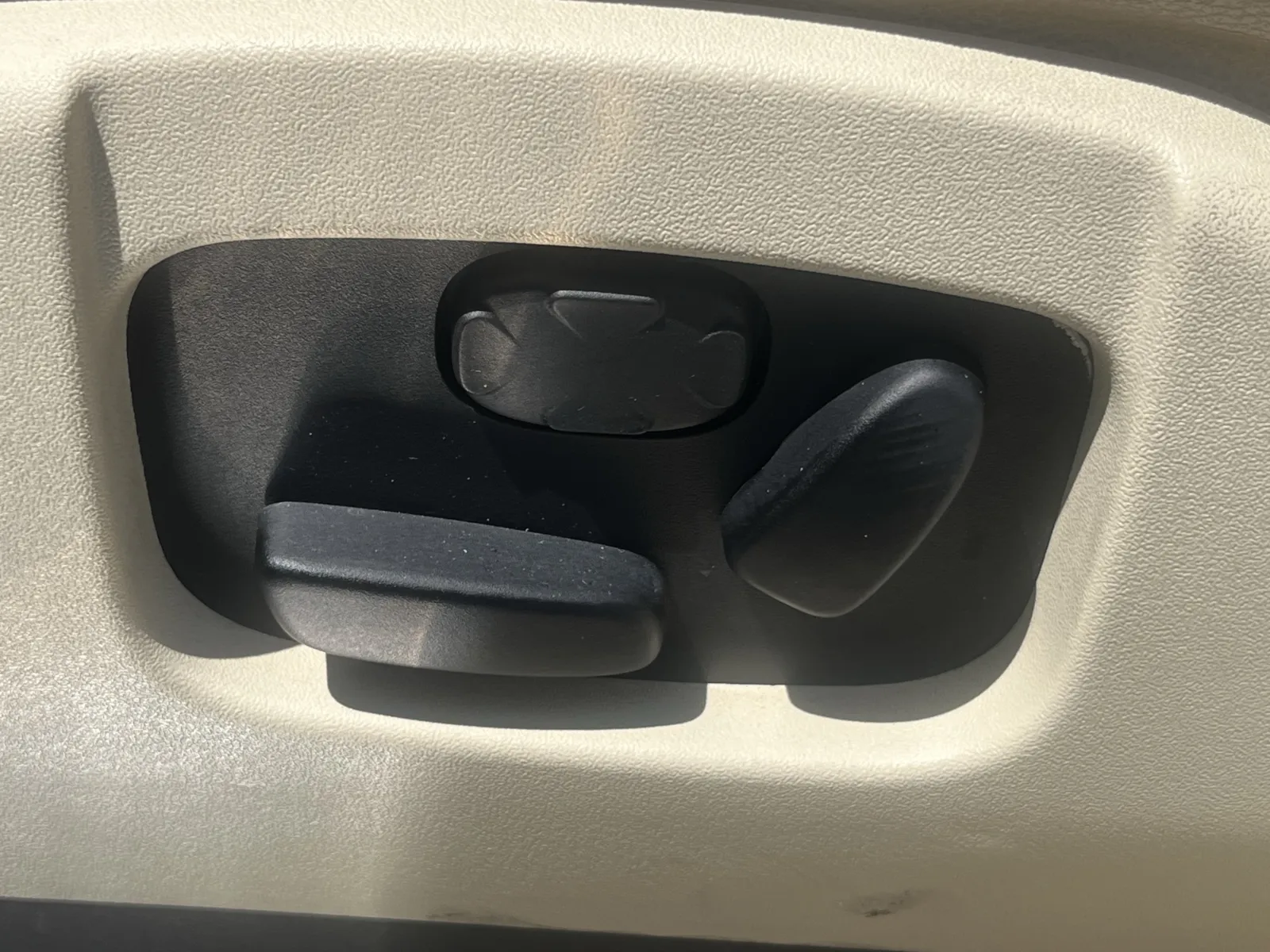 Lincoln MKT photo 26