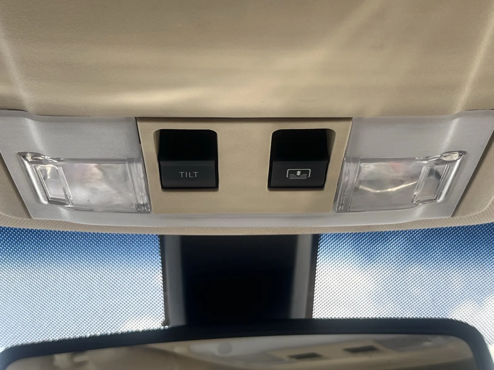 Lincoln MKT photo 23
