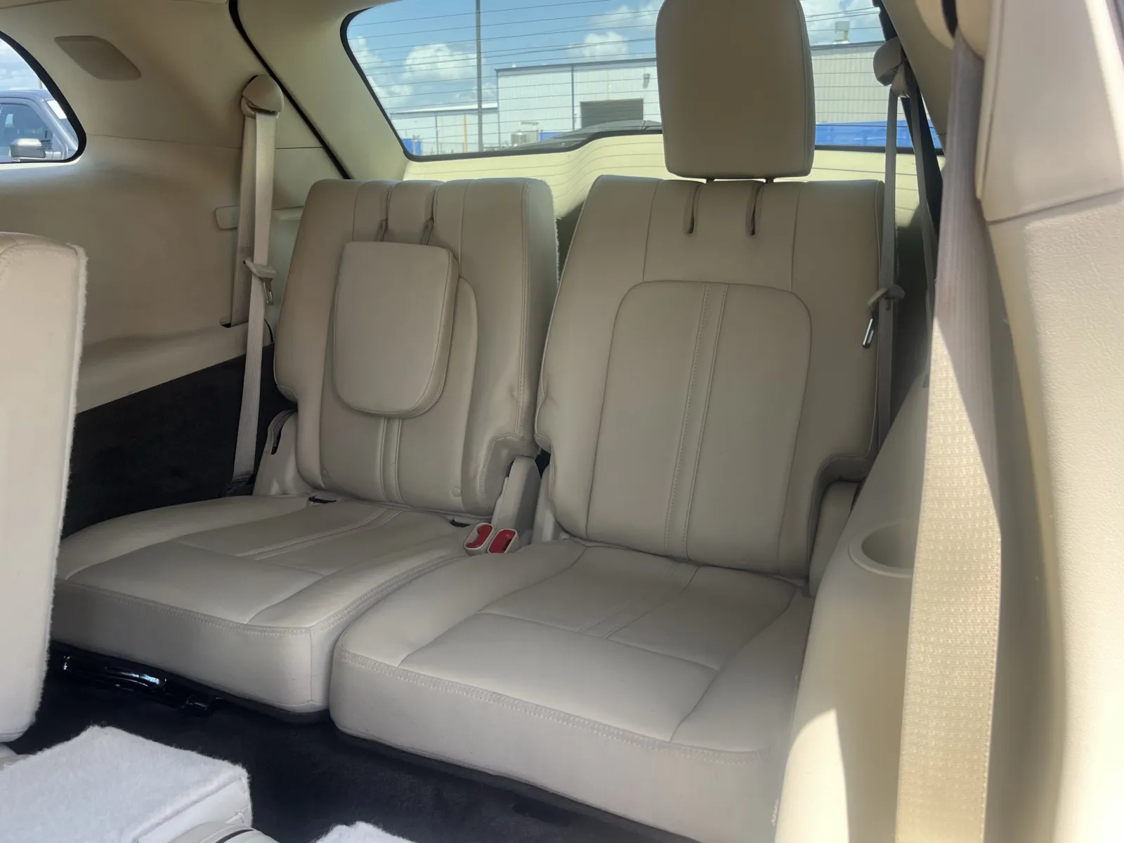 Lincoln MKT photo 31