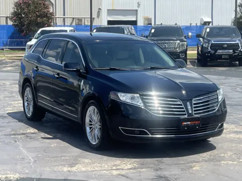 Another view of 2018 Lincoln MKT Reserve for sale in Alvin, TX at Auto Boutique Texas