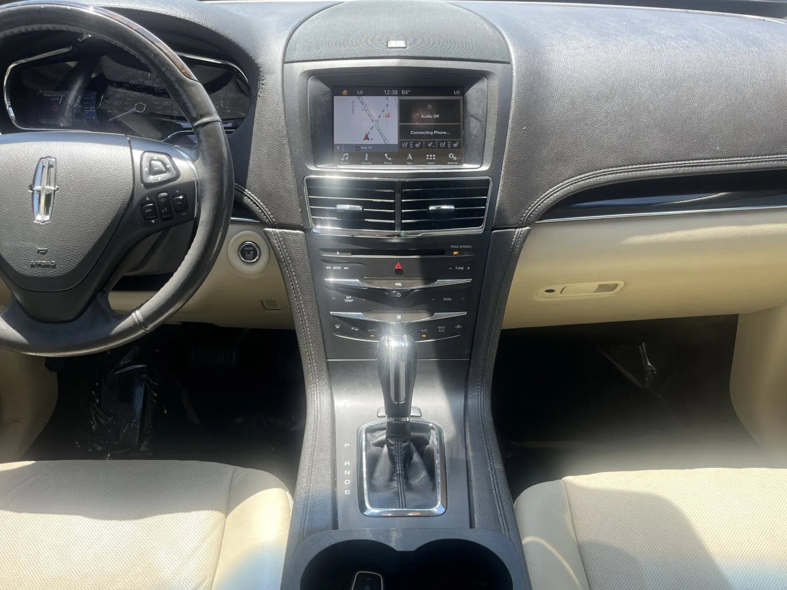Lincoln MKT photo 24