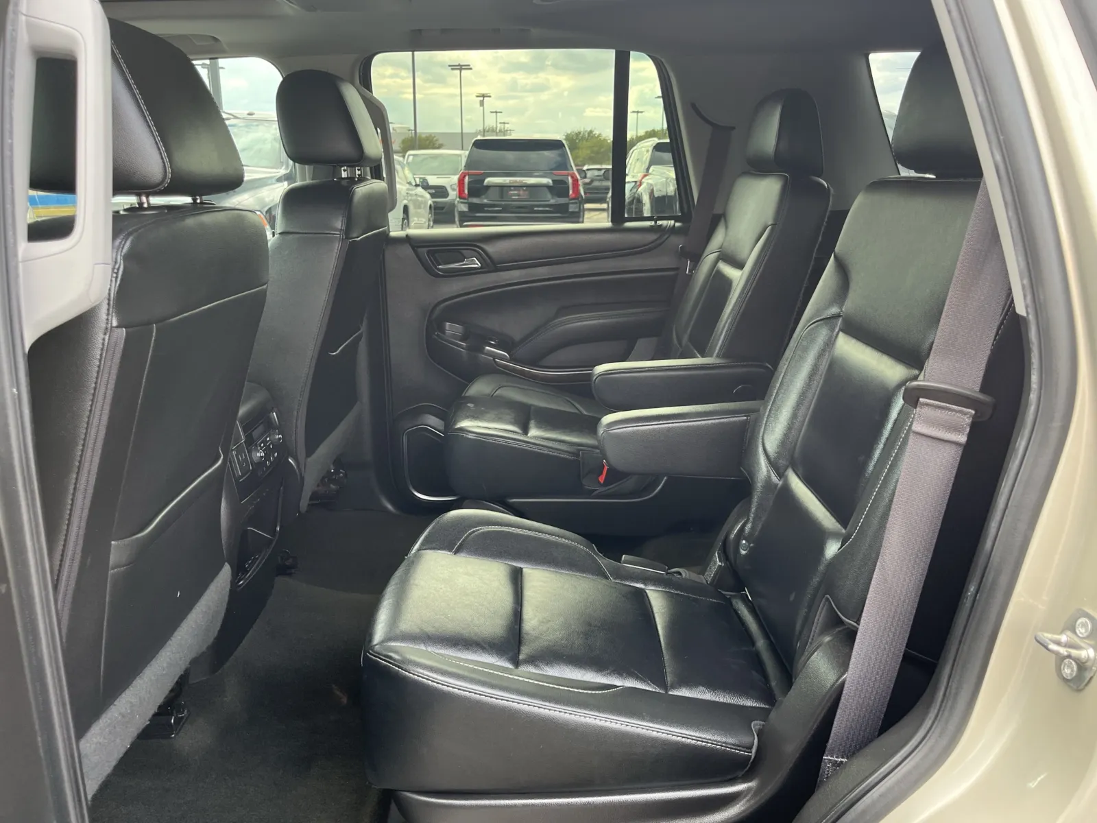 Chevrolet Tahoe photo 32