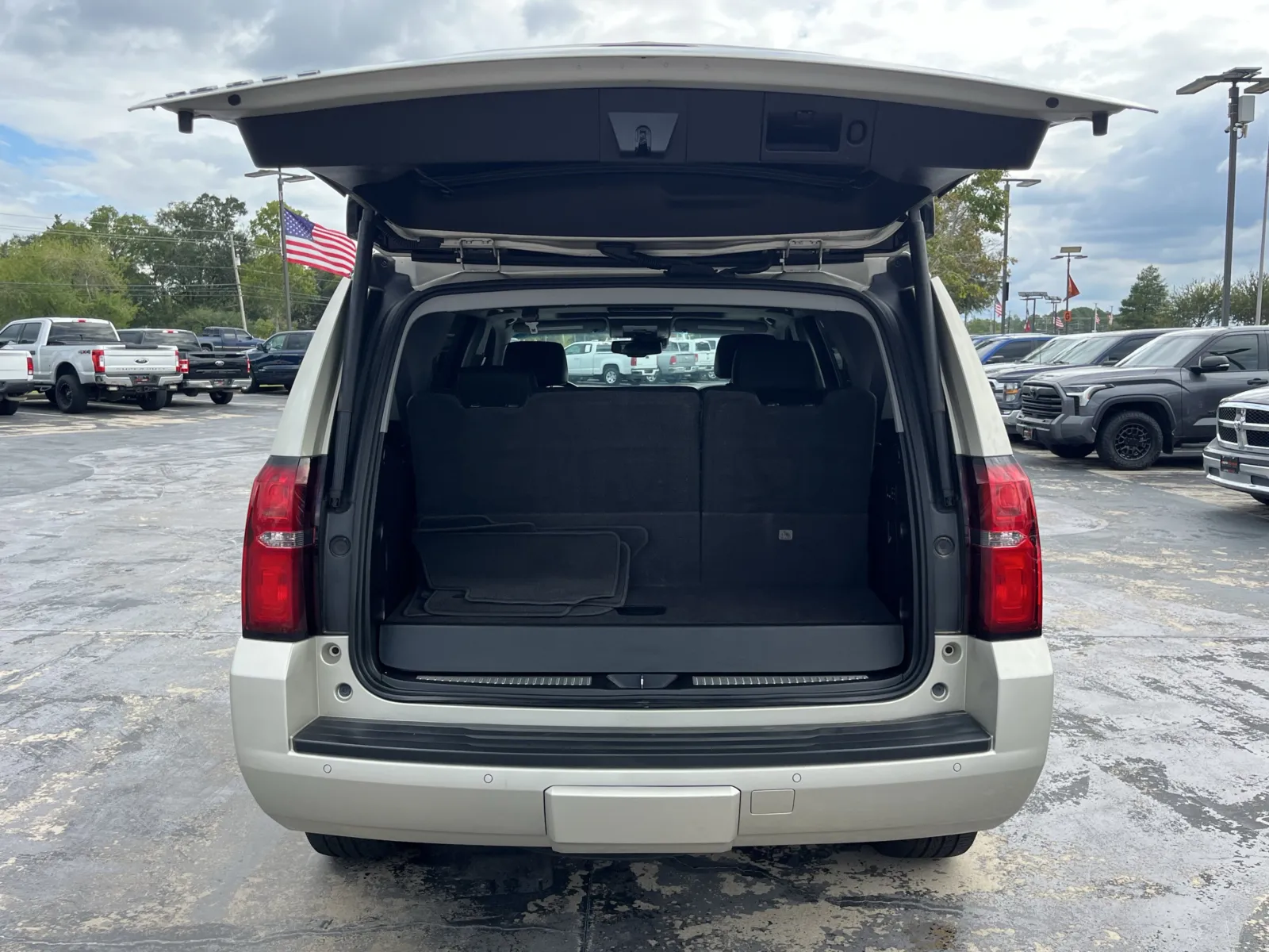 Chevrolet Tahoe photo 13