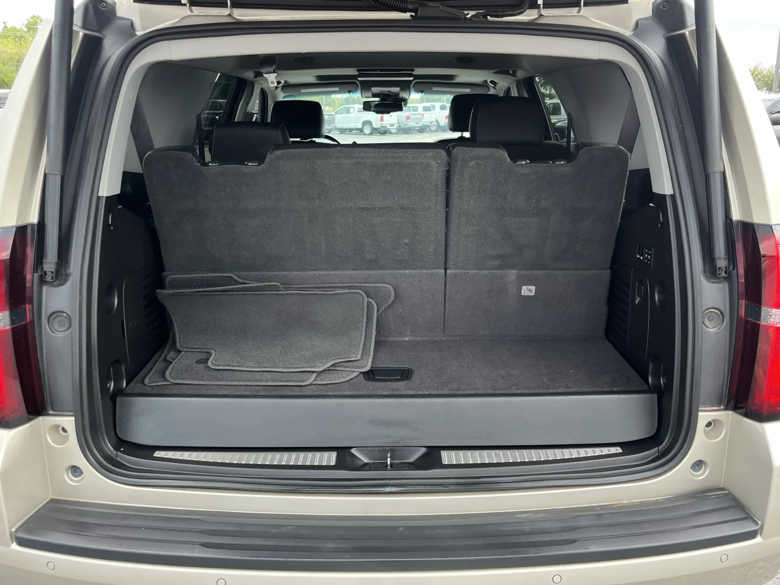 Chevrolet Tahoe photo 14
