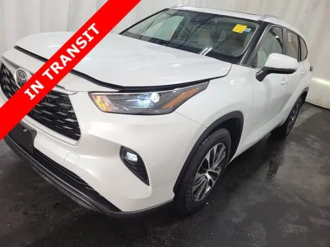 White 2023 Toyota Highlander XLE for sale in Alvin, TX